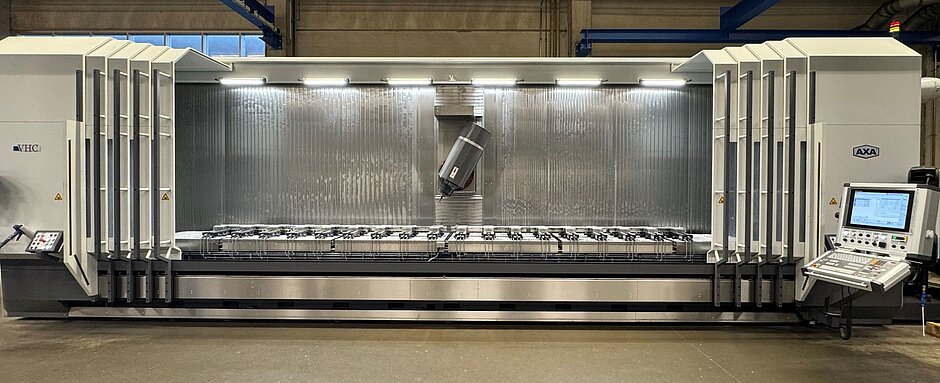 AXA Fahrständer-Bearbeitungszentrum mit Schwenkkopf: VHC 3-7000 XTS 50 