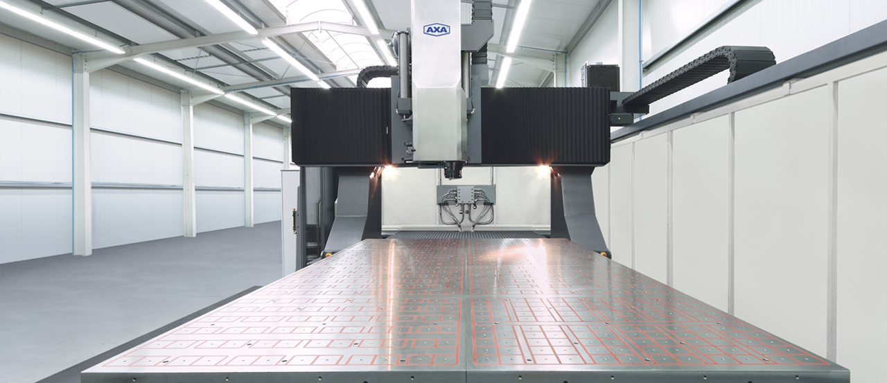 Alternative clamping technology: the large table surface offers many possibilities to arrange clamping devices