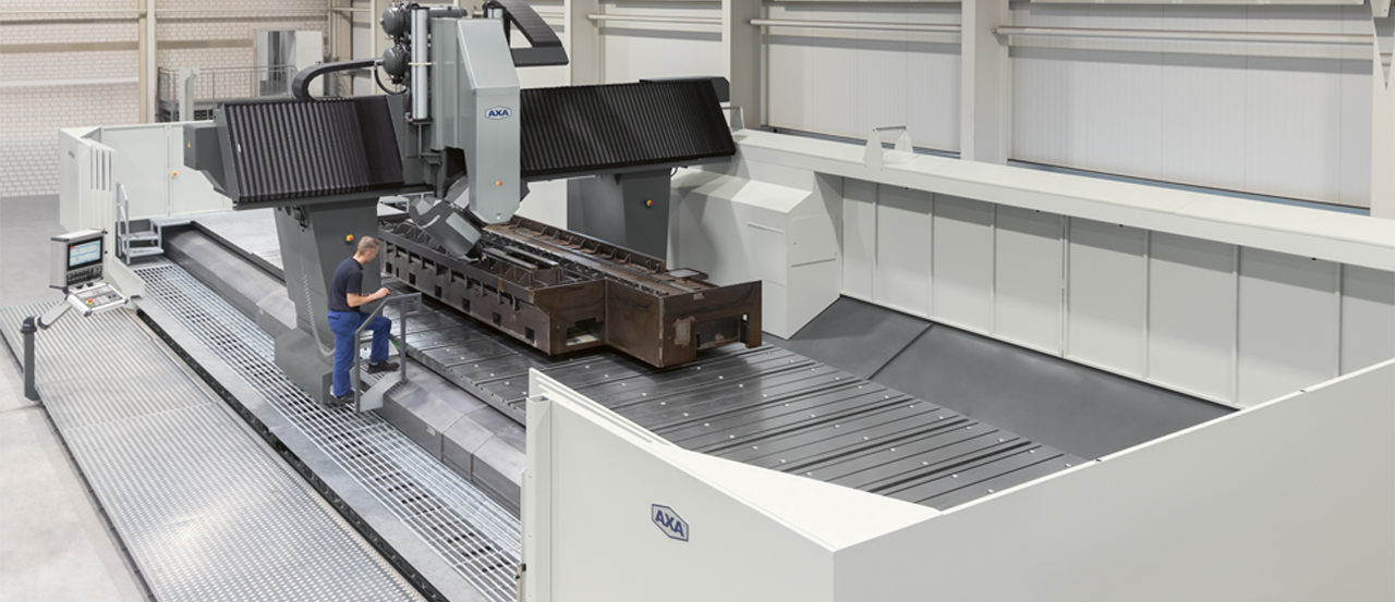 The large gantry machining centre UPFZ: a 2-axis tilting head for 5-side machining of large cubic workpieces