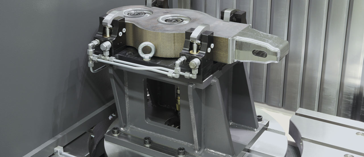 Rapidly changeable clamping devices for workpieces of different sizes minimise the retooling times