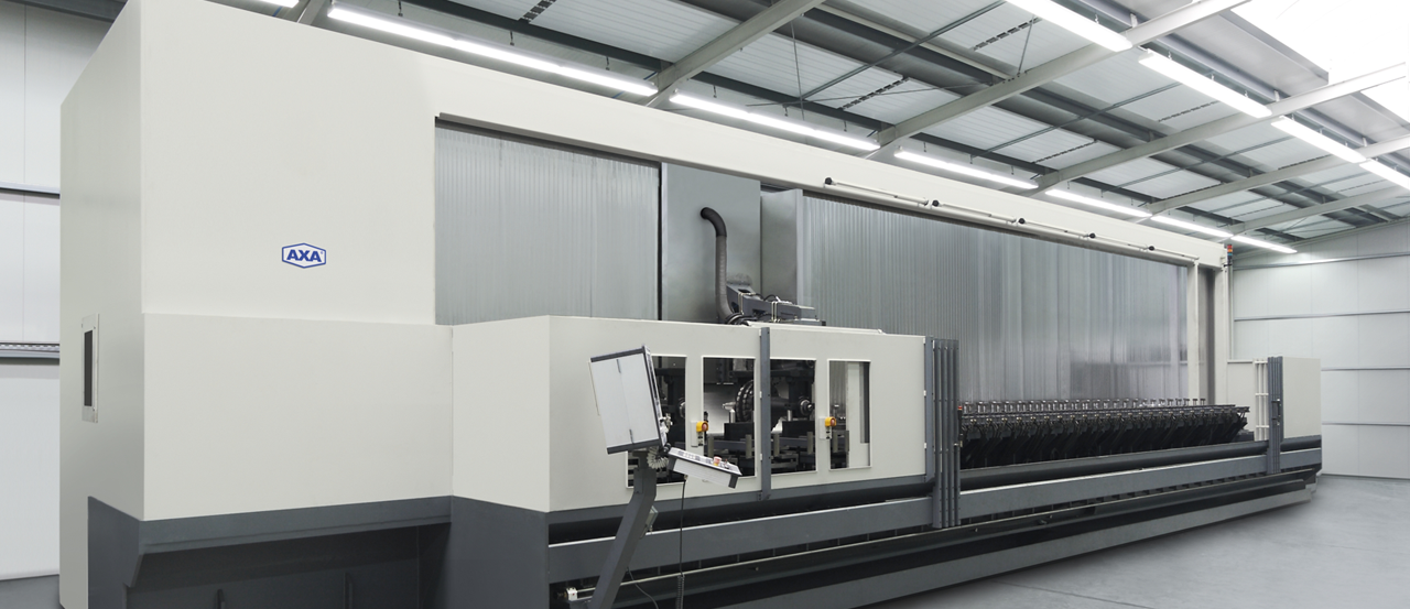 For heavy-duty machining of rail and strip profiles a high-torque 3200 Nm horizontal spindle and SK 60 toll holder are used
