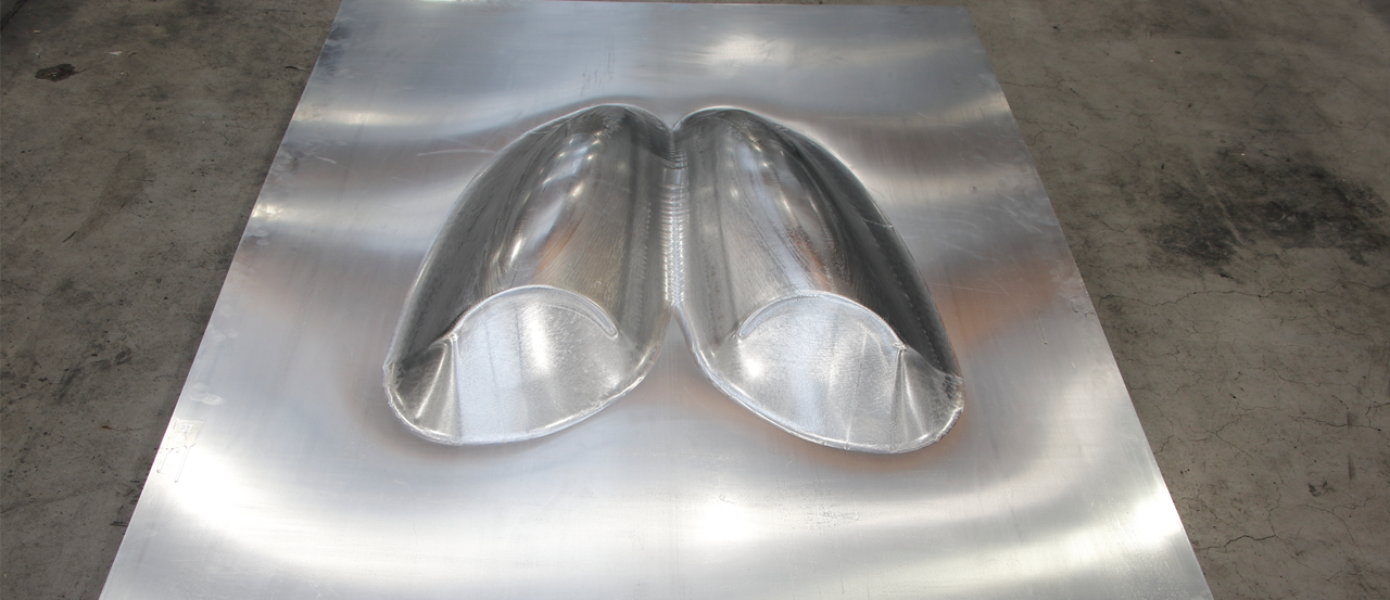 Das fertige geformte Blechbauteil für die Karosserie